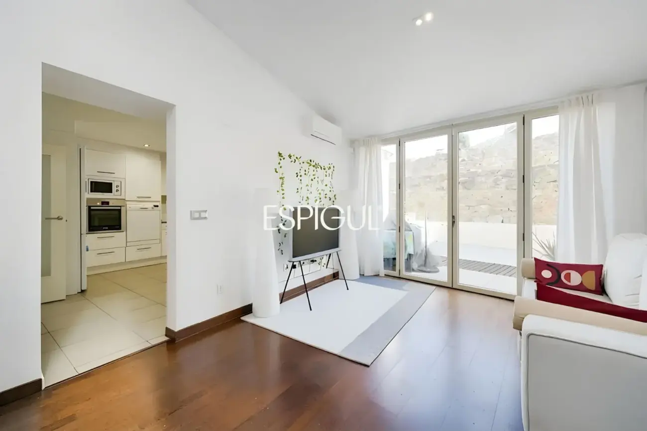 Отреставрированный дом в центре Торроэлья-де-Монгри