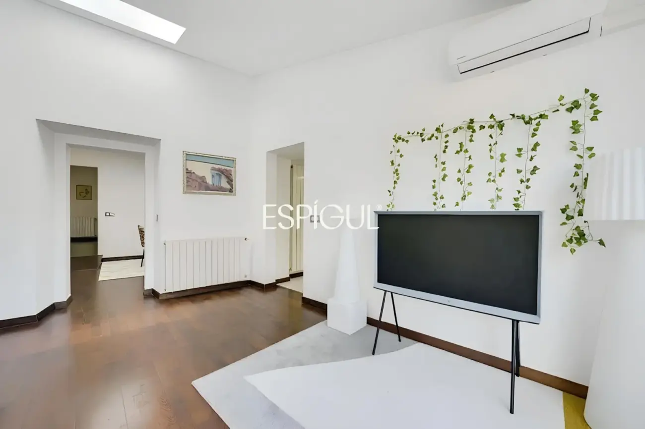 Отреставрированный дом в центре Торроэлья-де-Монгри