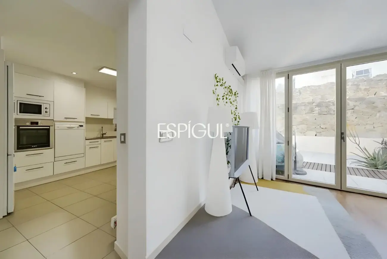 Отреставрированный дом в центре Торроэлья-де-Монгри