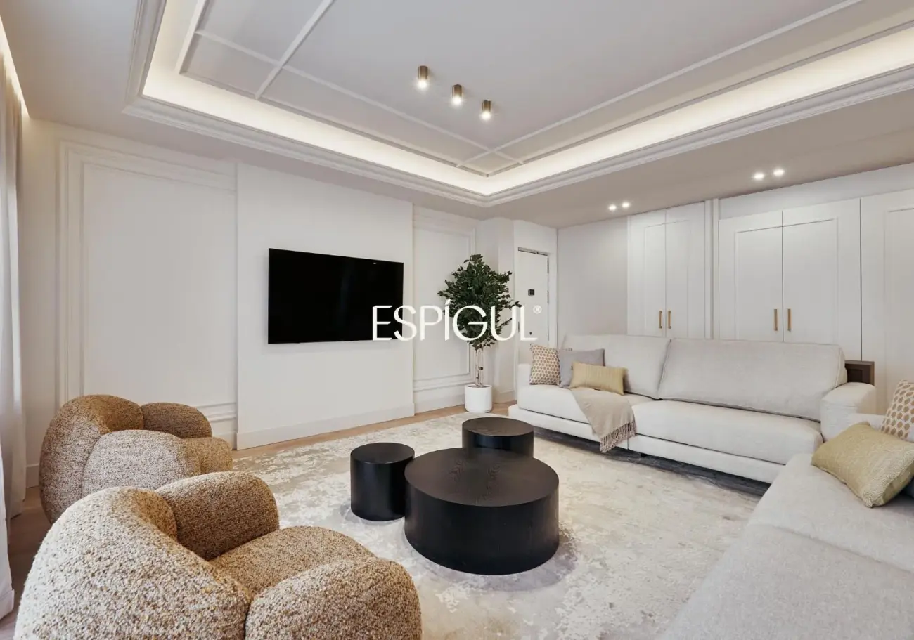 Espectacular piso en venta situada en una tercera planta en el corazón del barrio de Salamanca, zona Castellana