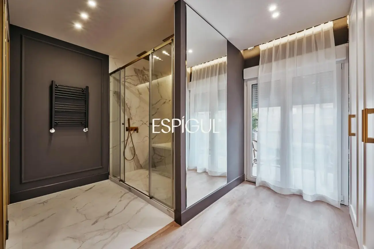 Espectacular piso en venta situada en una tercera planta en el corazón del barrio de Salamanca, zona Castellana