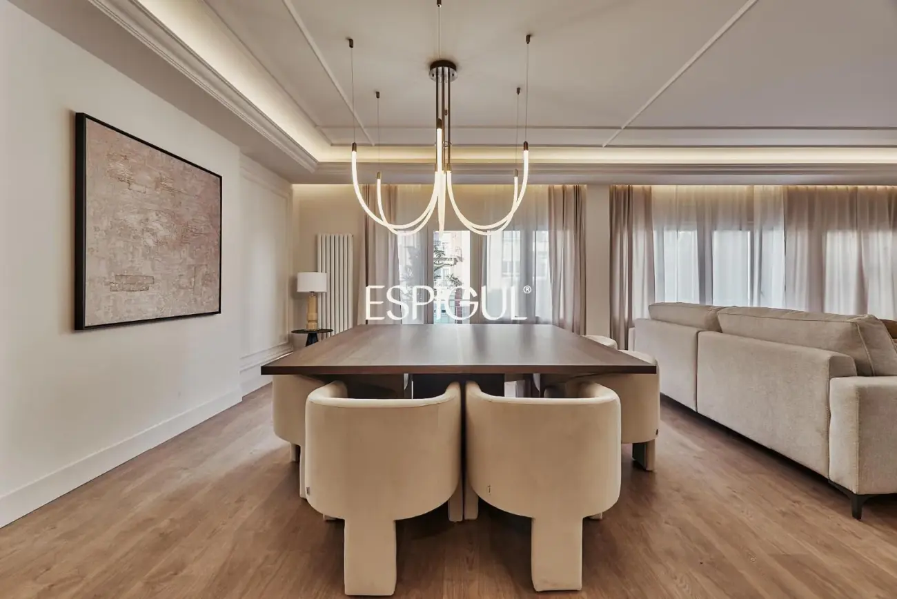 Espectacular piso en venta situada en una tercera planta en el corazón del barrio de Salamanca, zona Castellana