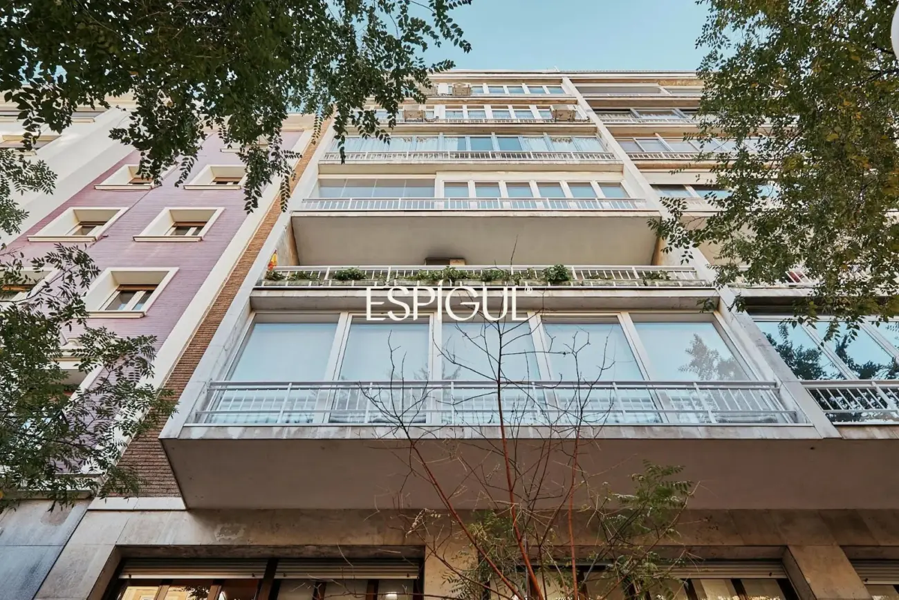 Espectacular piso en venta situada en una tercera planta en el corazón del barrio de Salamanca, zona Castellana