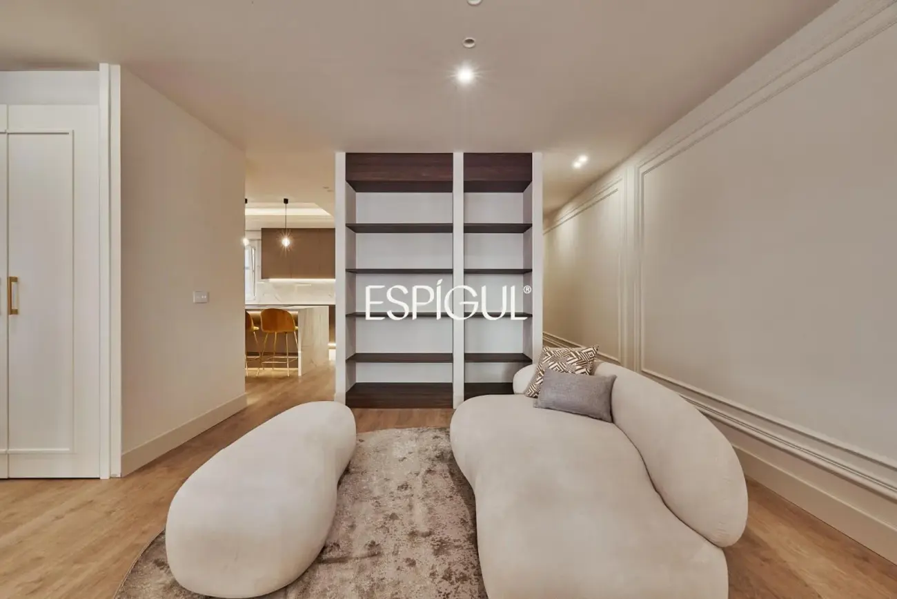 Espectacular piso en venta situada en una tercera planta en el corazón del barrio de Salamanca, zona Castellana