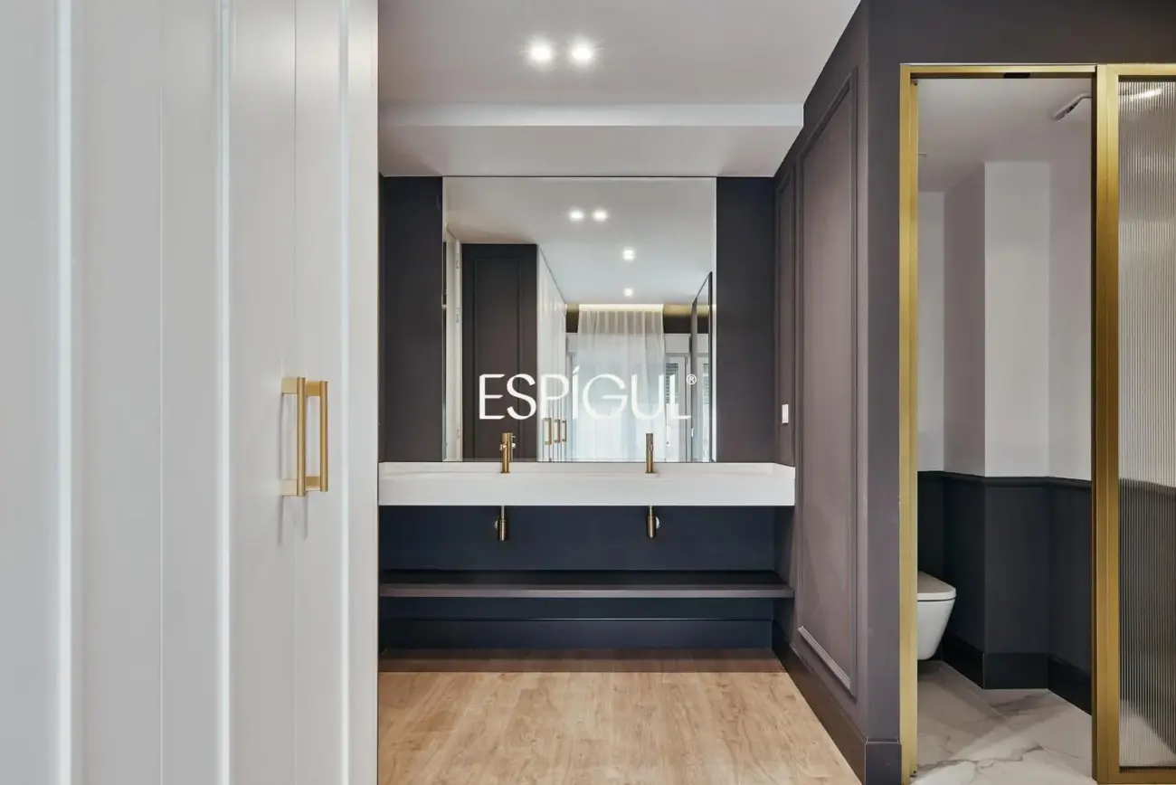 Espectacular piso en venta situada en una tercera planta en el corazón del barrio de Salamanca, zona Castellana