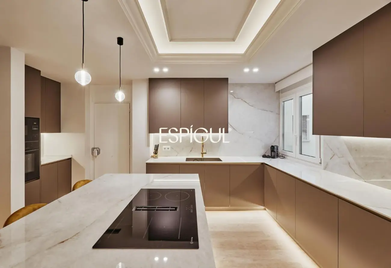 Espectacular piso en venta situada en una tercera planta en el corazón del barrio de Salamanca, zona Castellana