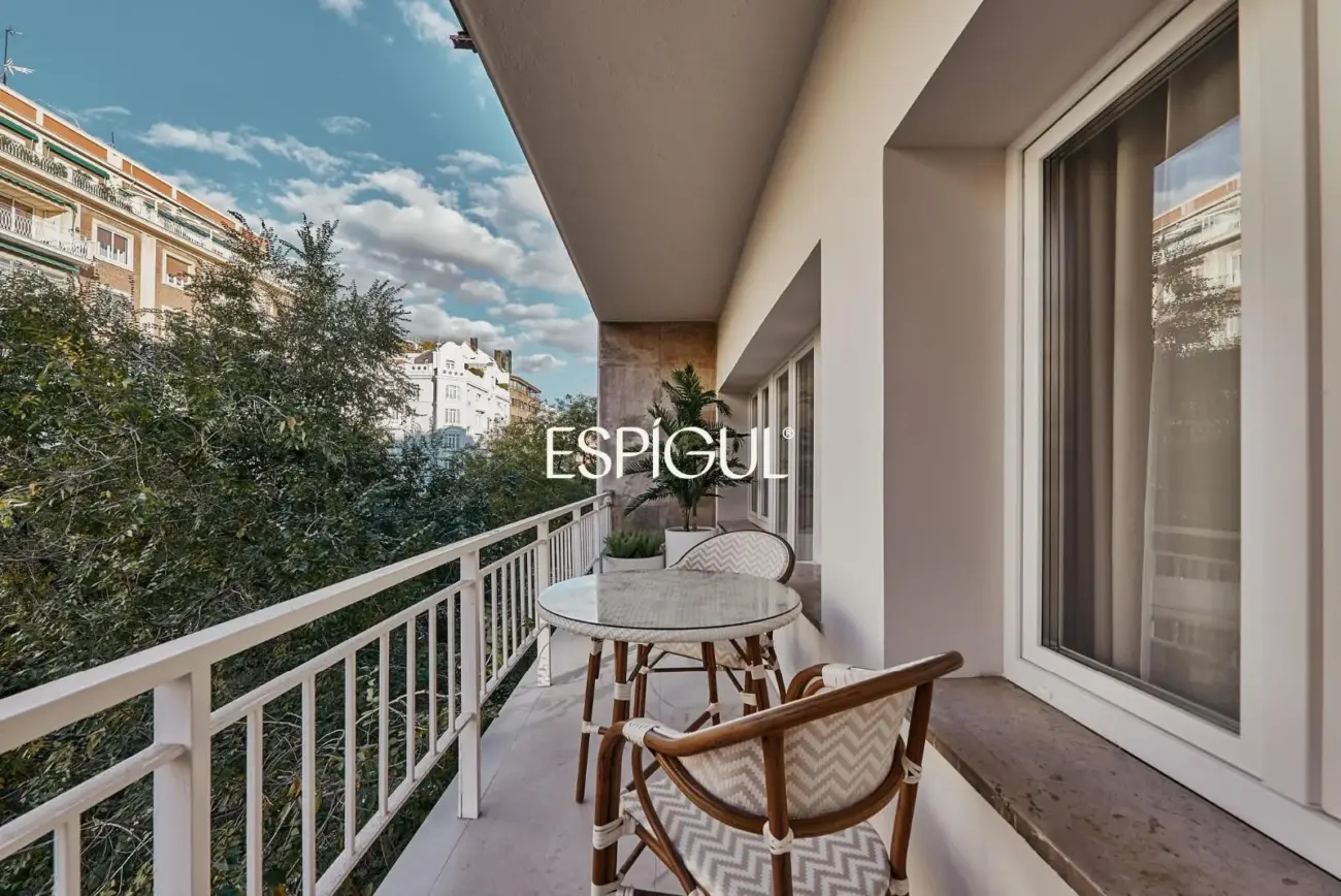 Espectacular piso en venta situada en una tercera planta en el corazón del barrio de Salamanca, zona Castellana