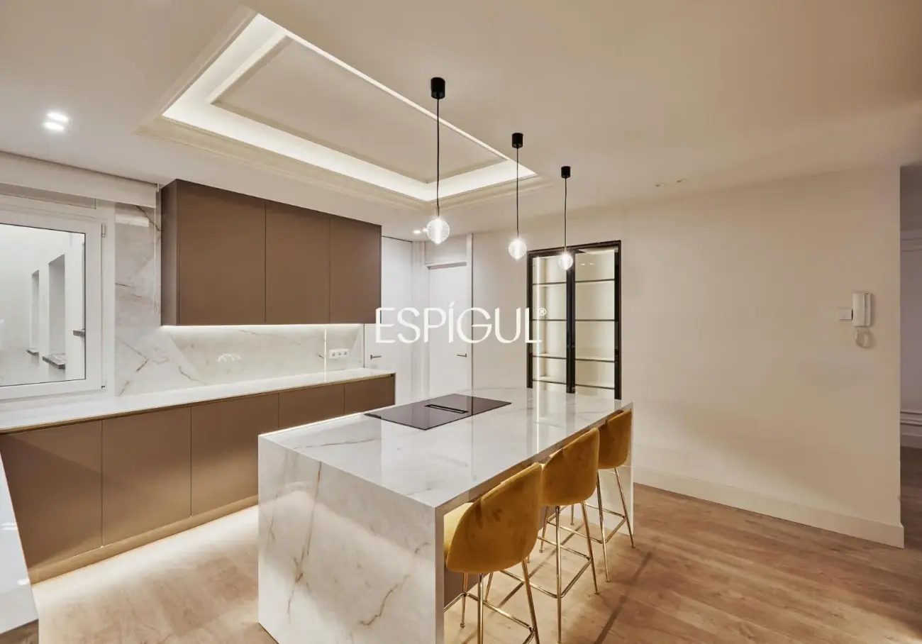 Espectacular piso en venta situada en una tercera planta en el corazón del barrio de Salamanca, zona Castellana