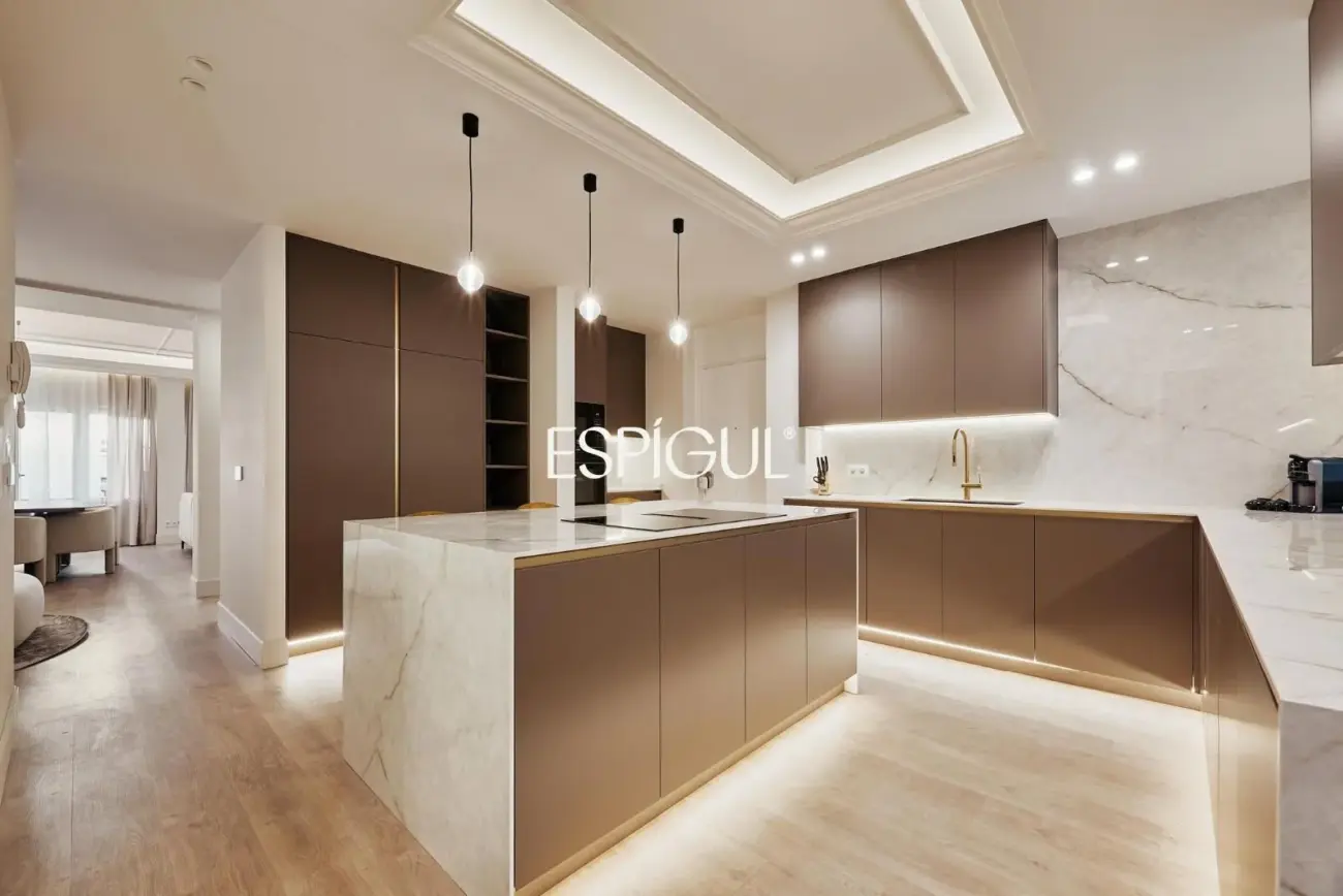 Espectacular piso en venta situada en una tercera planta en el corazón del barrio de Salamanca, zona Castellana