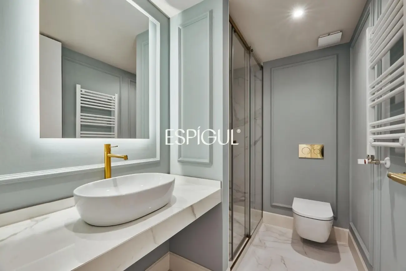 Espectacular piso en venta situada en una tercera planta en el corazón del barrio de Salamanca, zona Castellana