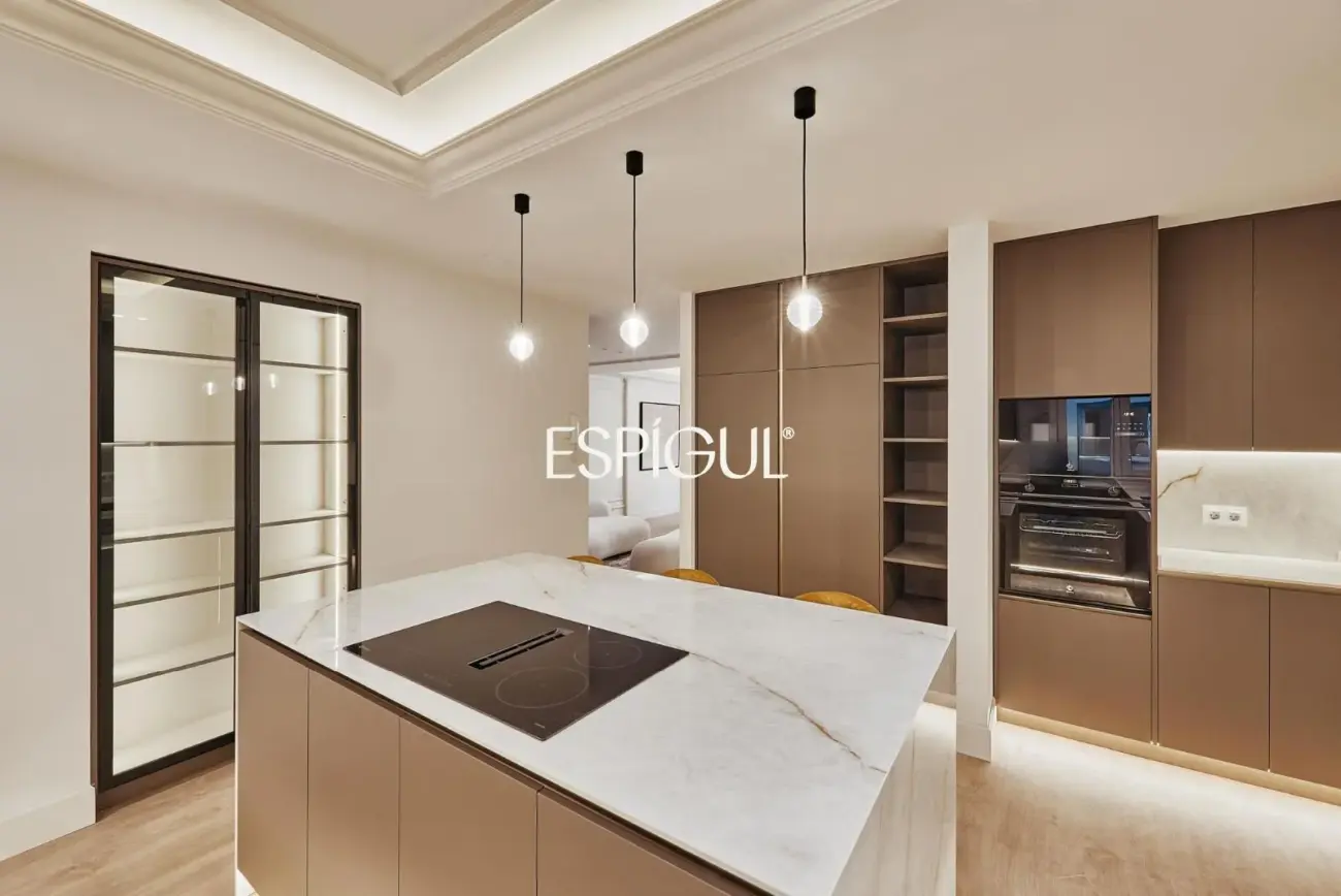 Espectacular piso en venta situada en una tercera planta en el corazón del barrio de Salamanca, zona Castellana