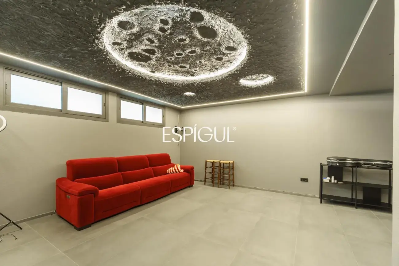 Exclusiva propietat reformada amb piscina i jardí a Premià de Dalt