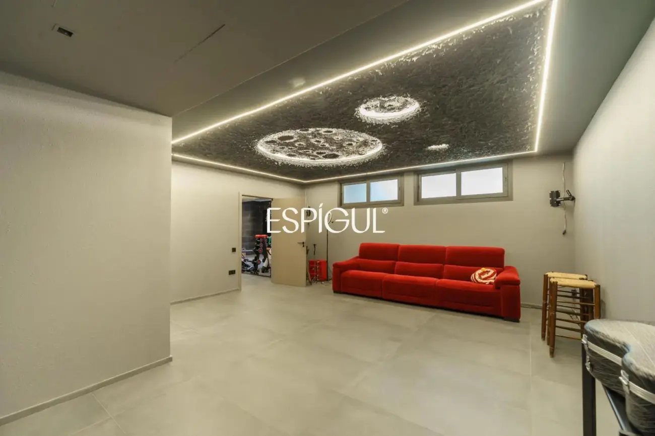 Exclusiva propietat reformada amb piscina i jardí a Premià de Dalt