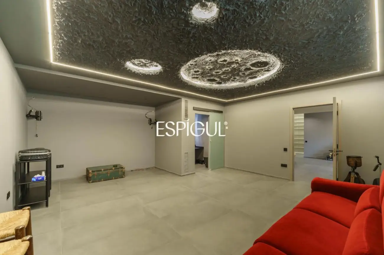 Exclusiva propietat reformada amb piscina i jardí a Premià de Dalt