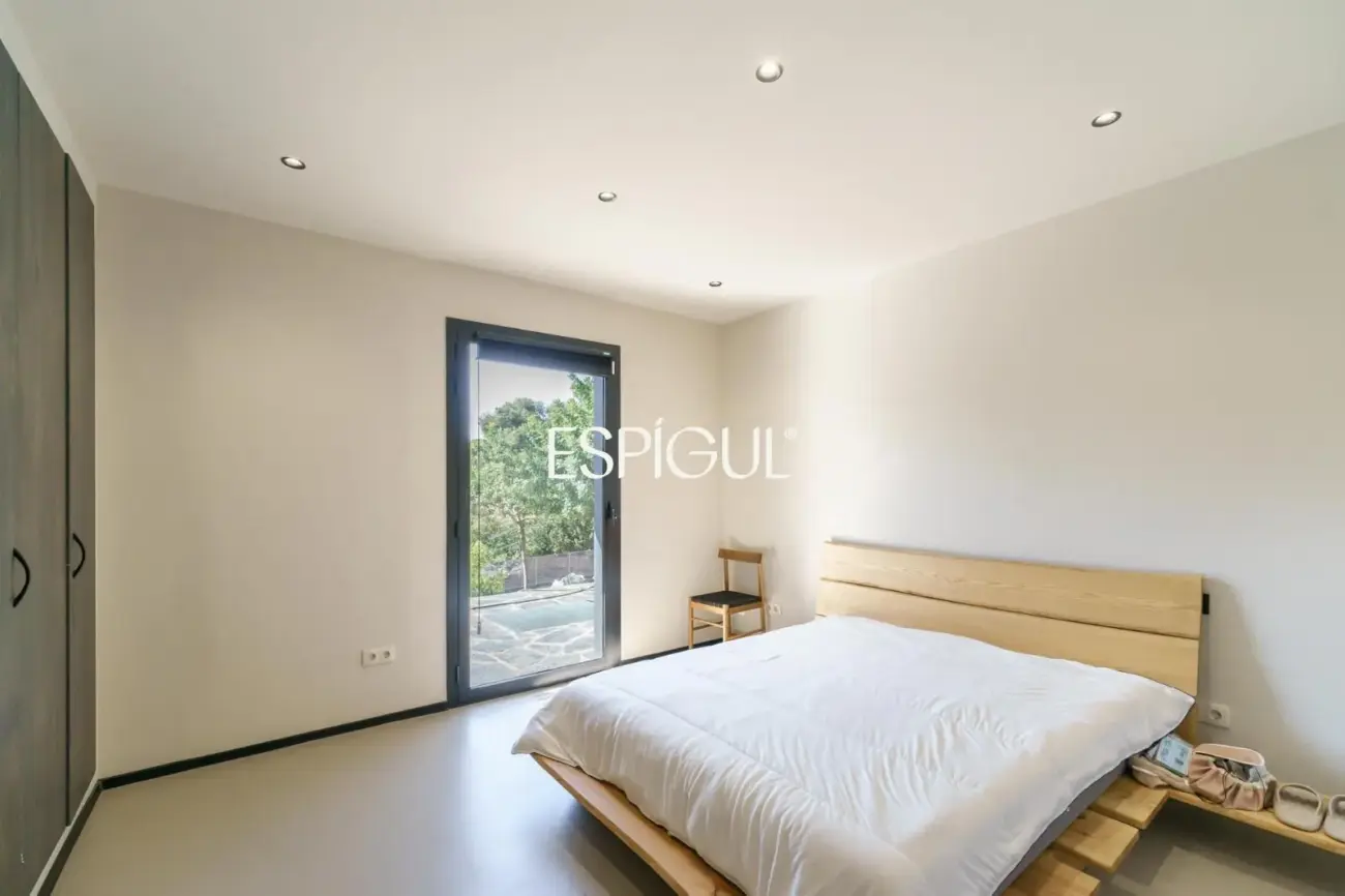 Exclusiva propietat reformada amb piscina i jardí a Premià de Dalt