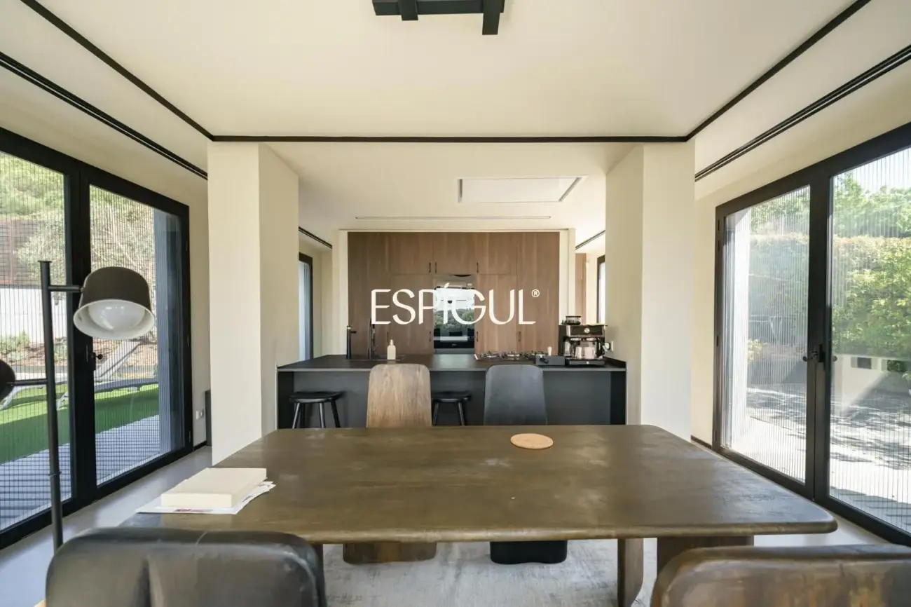 Exclusiva propietat reformada amb piscina i jardí a Premià de Dalt