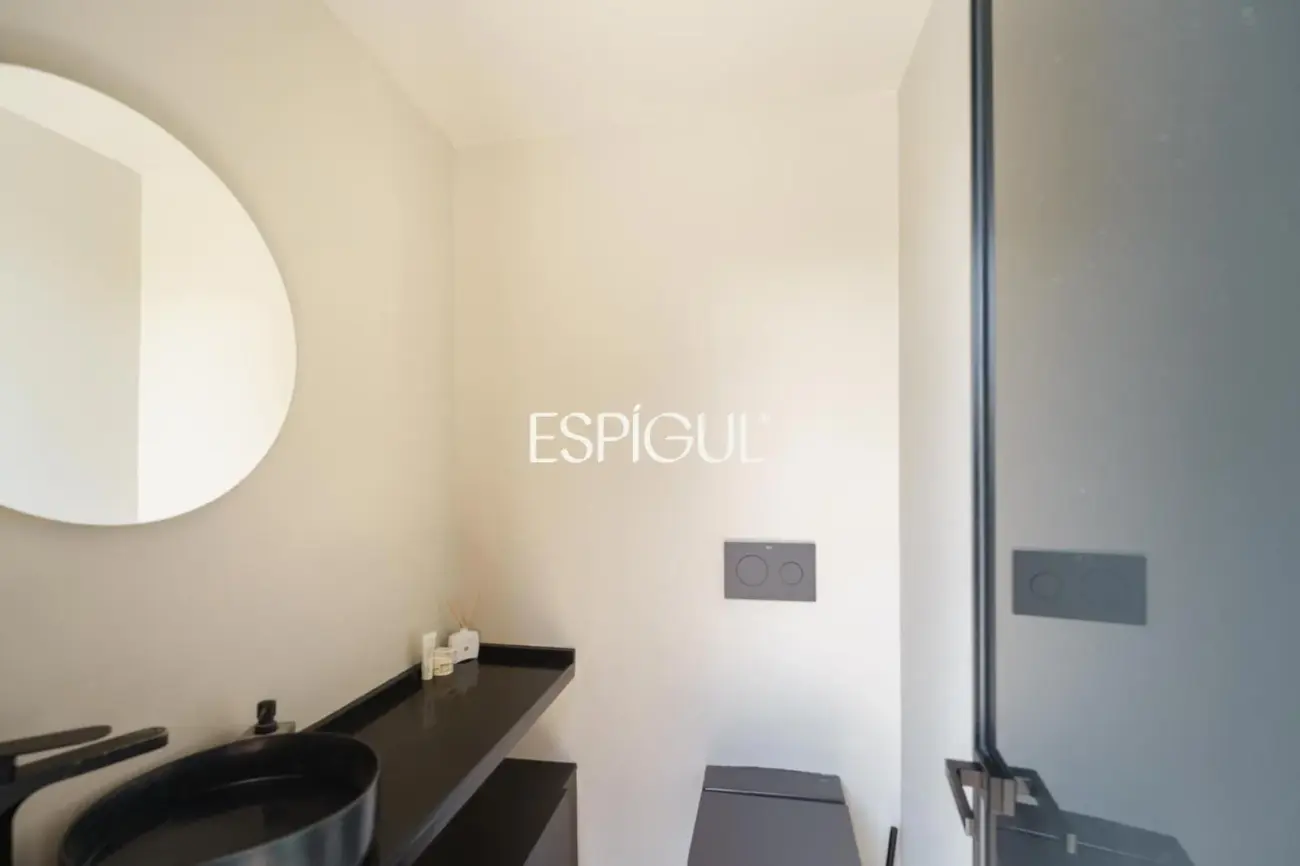 Exclusiva propietat reformada amb piscina i jardí a Premià de Dalt