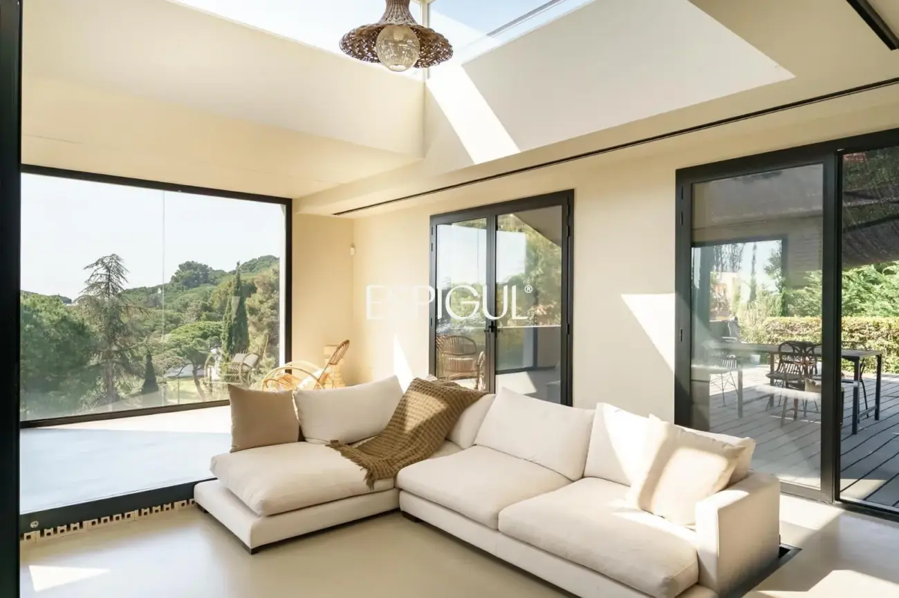 Exclusiva propietat reformada amb piscina i jardí a Premià de Dalt