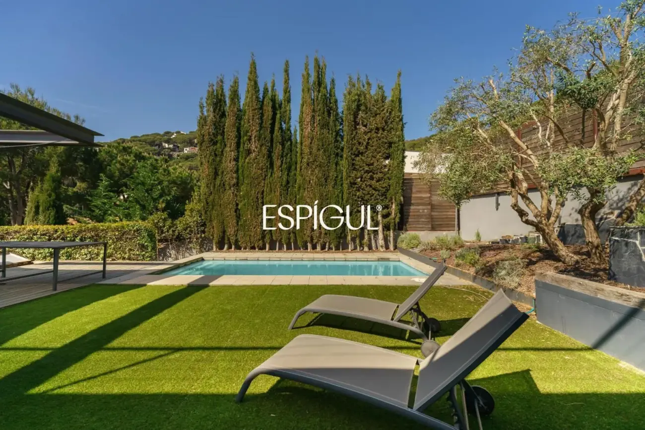 Exclusiva propietat reformada amb piscina i jardí a Premià de Dalt