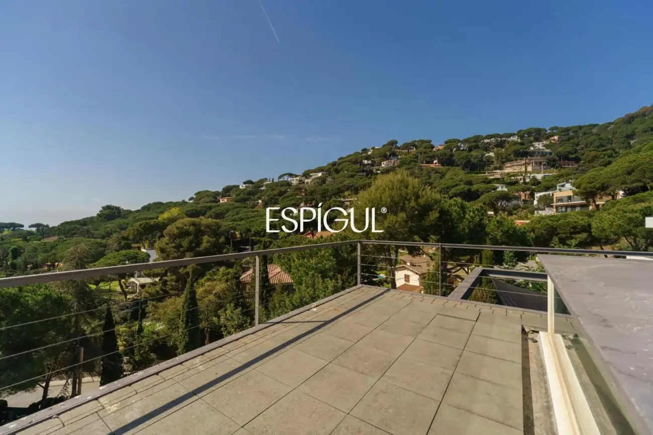 Exclusiva propietat reformada amb piscina i jardí a Premià de Dalt