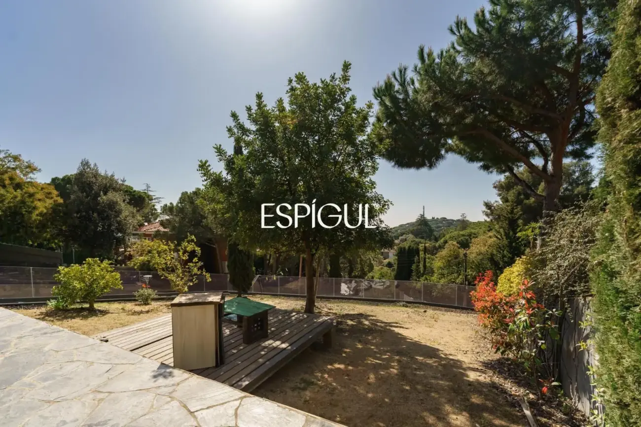 Exclusiva propietat reformada amb piscina i jardí a Premià de Dalt