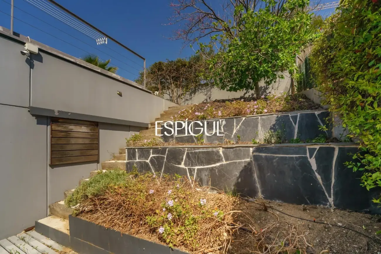 Exclusiva propietat reformada amb piscina i jardí a Premià de Dalt