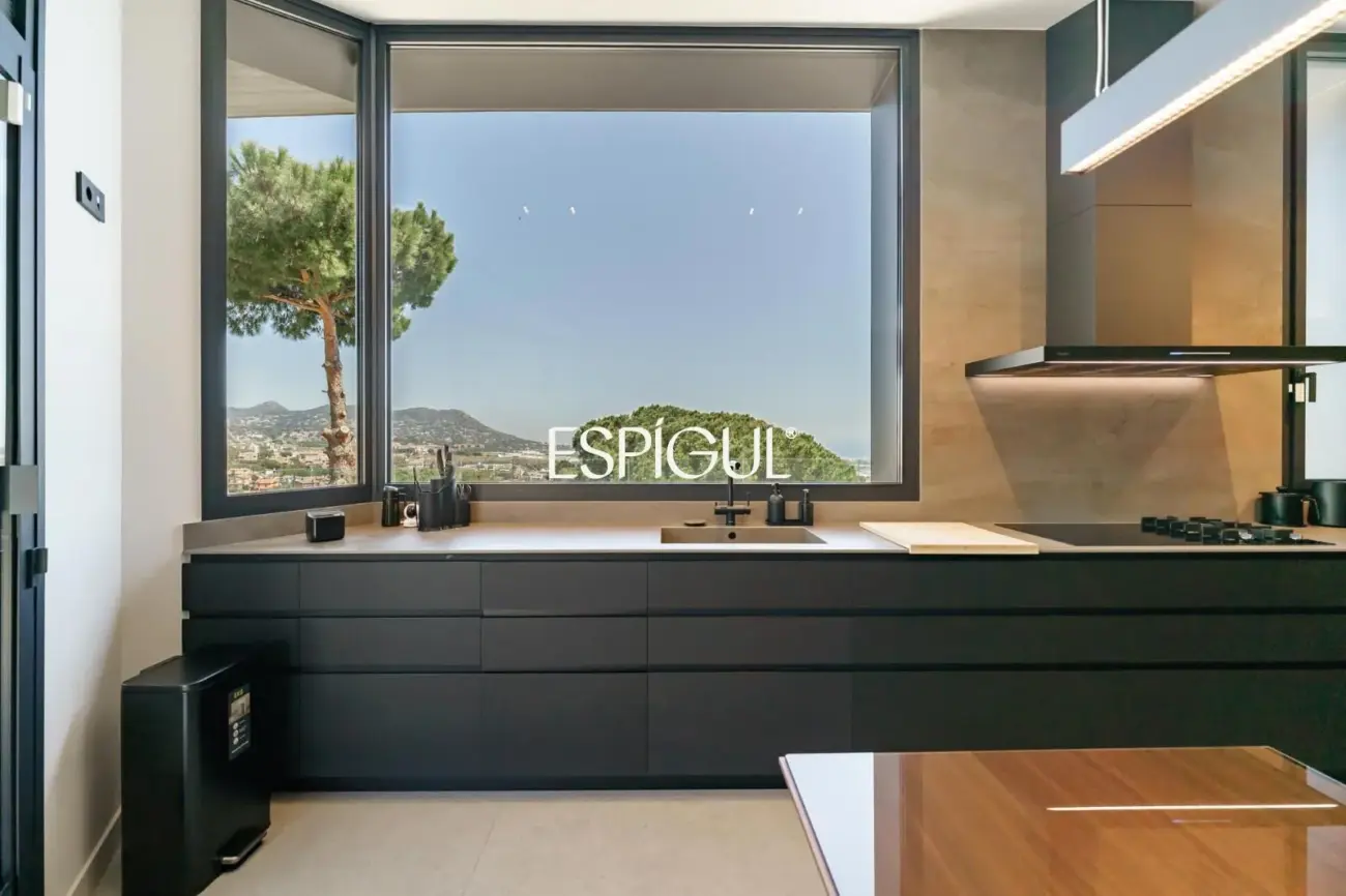 Residència exclusiva d’alt standing amb vistes panoràmiques a Premià de Dalt.