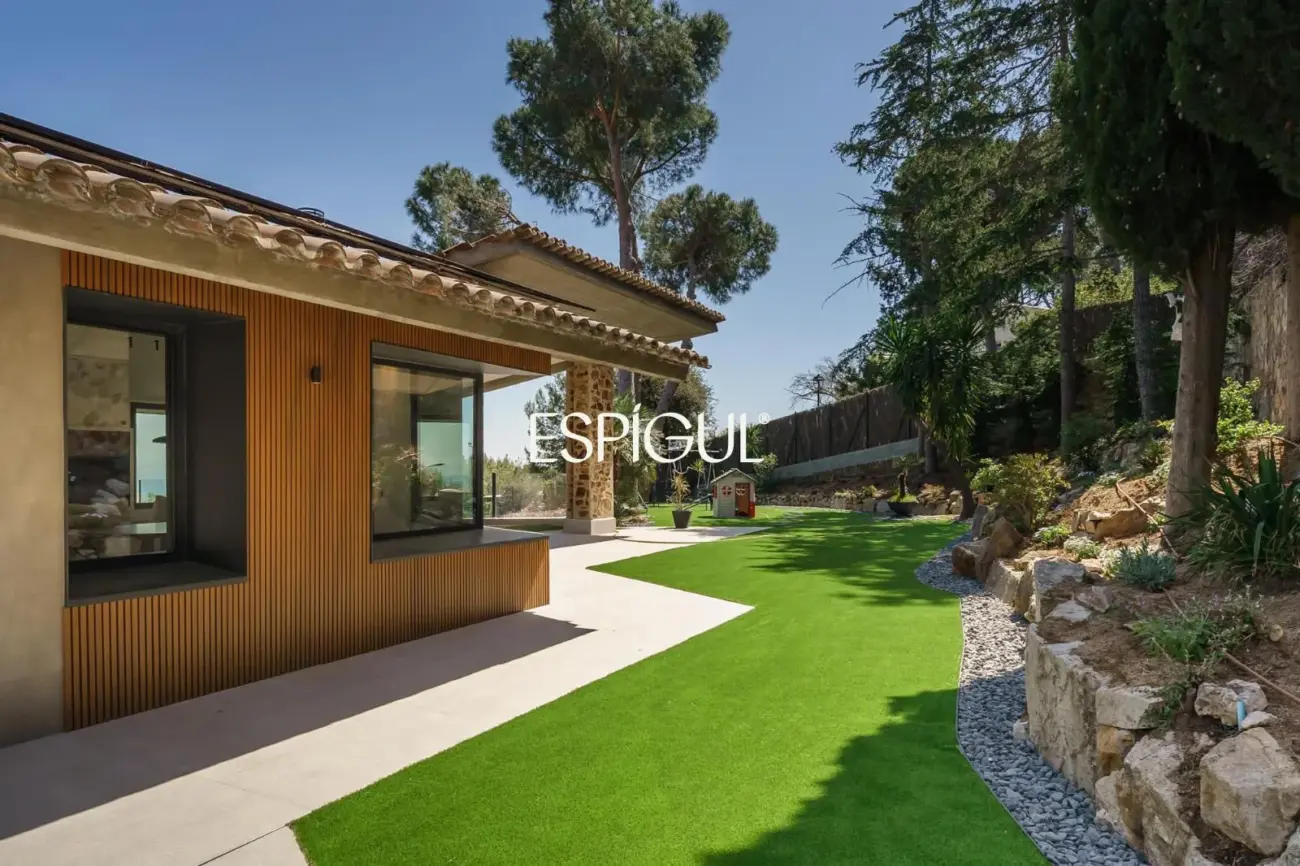 Residència exclusiva d’alt standing amb vistes panoràmiques a Premià de Dalt.