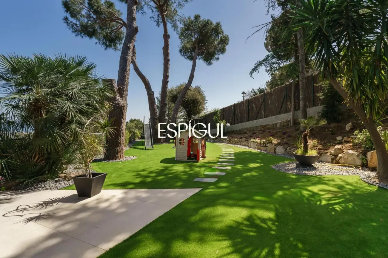 Residència exclusiva d’alt standing amb vistes panoràmiques a Premià de Dalt.