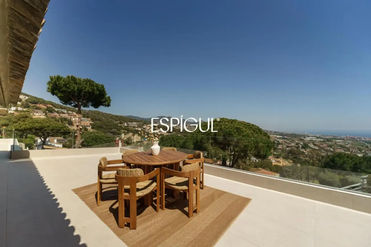 Residència exclusiva d’alt standing amb vistes panoràmiques a Premià de Dalt.