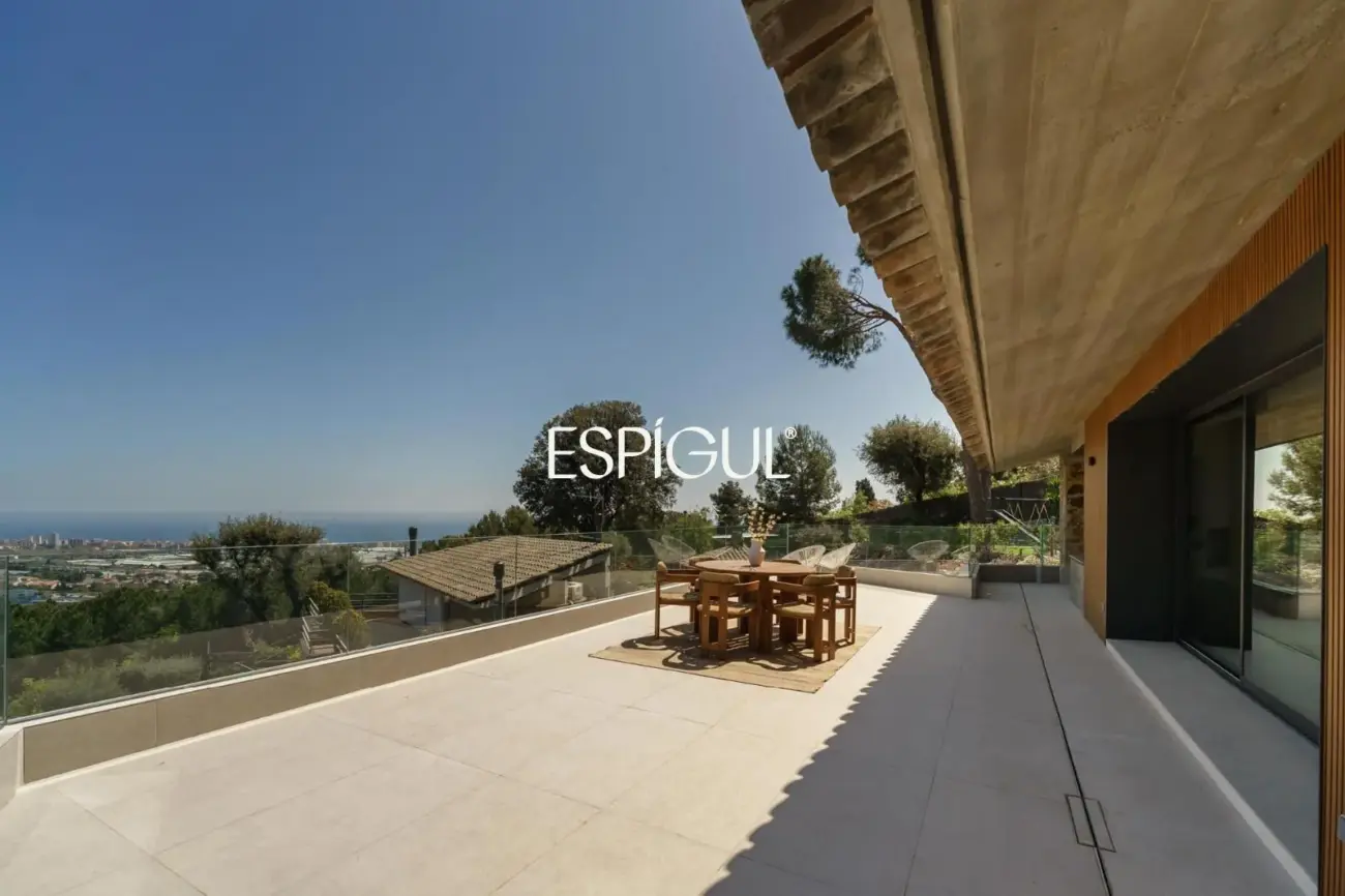 Residència exclusiva d’alt standing amb vistes panoràmiques a Premià de Dalt.