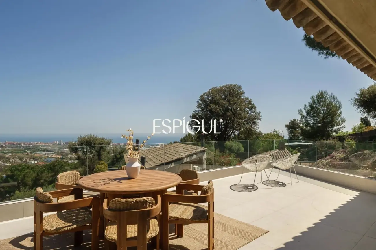 Residència exclusiva d’alt standing amb vistes panoràmiques a Premià de Dalt.