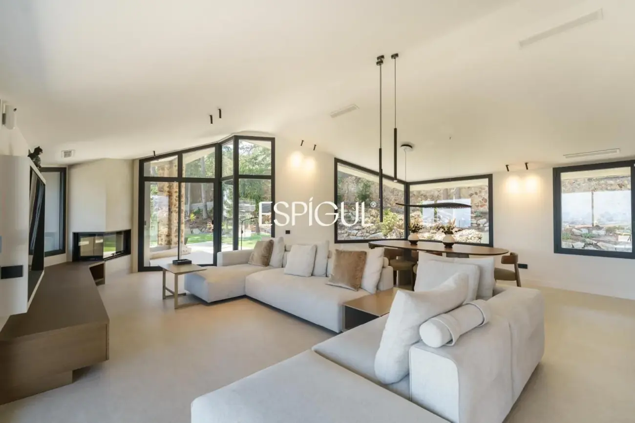 Residència exclusiva d’alt standing amb vistes panoràmiques a Premià de Dalt.