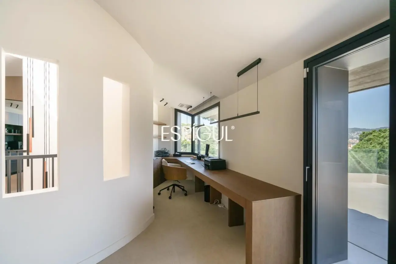 Residència exclusiva d’alt standing amb vistes panoràmiques a Premià de Dalt.