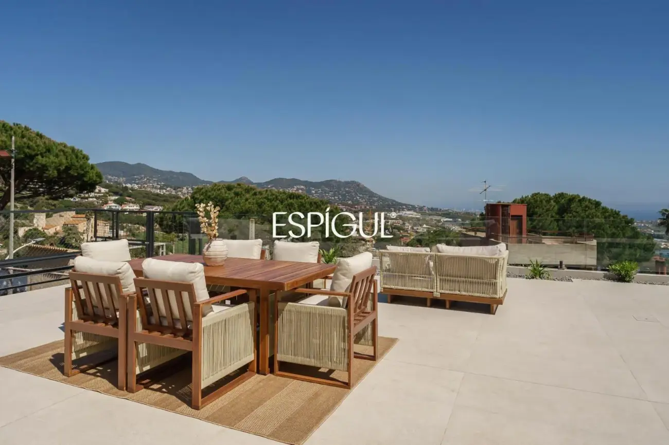 Residència exclusiva d’alt standing amb vistes panoràmiques a Premià de Dalt.