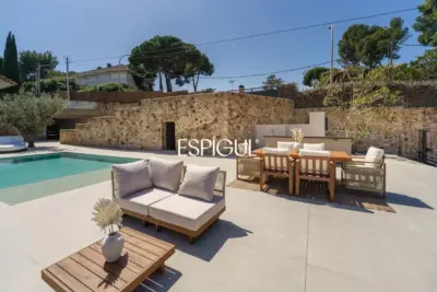 Residència exclusiva d’alt standing amb vistes panoràmiques a Premià de Dalt.