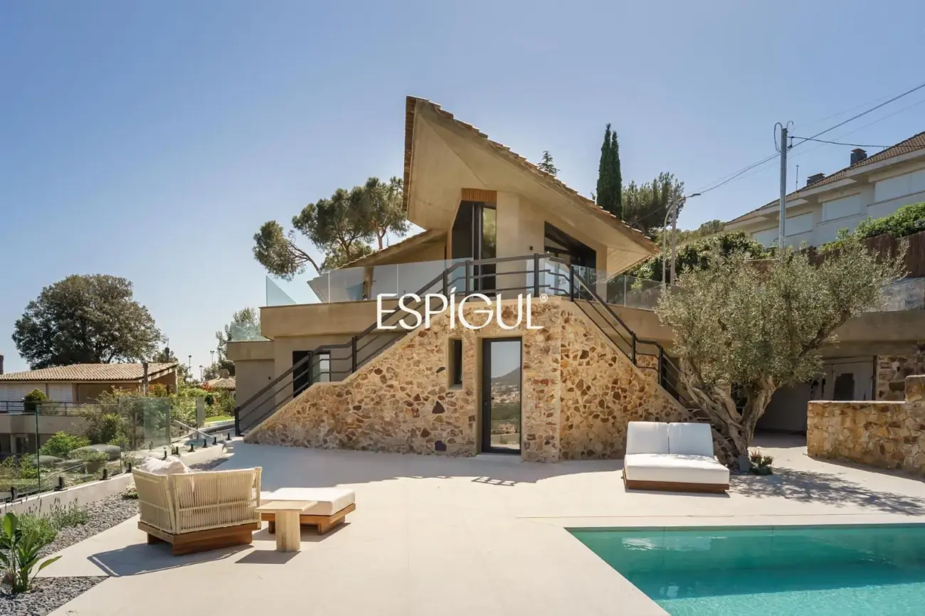 Residència exclusiva d’alt standing amb vistes panoràmiques a Premià de Dalt.