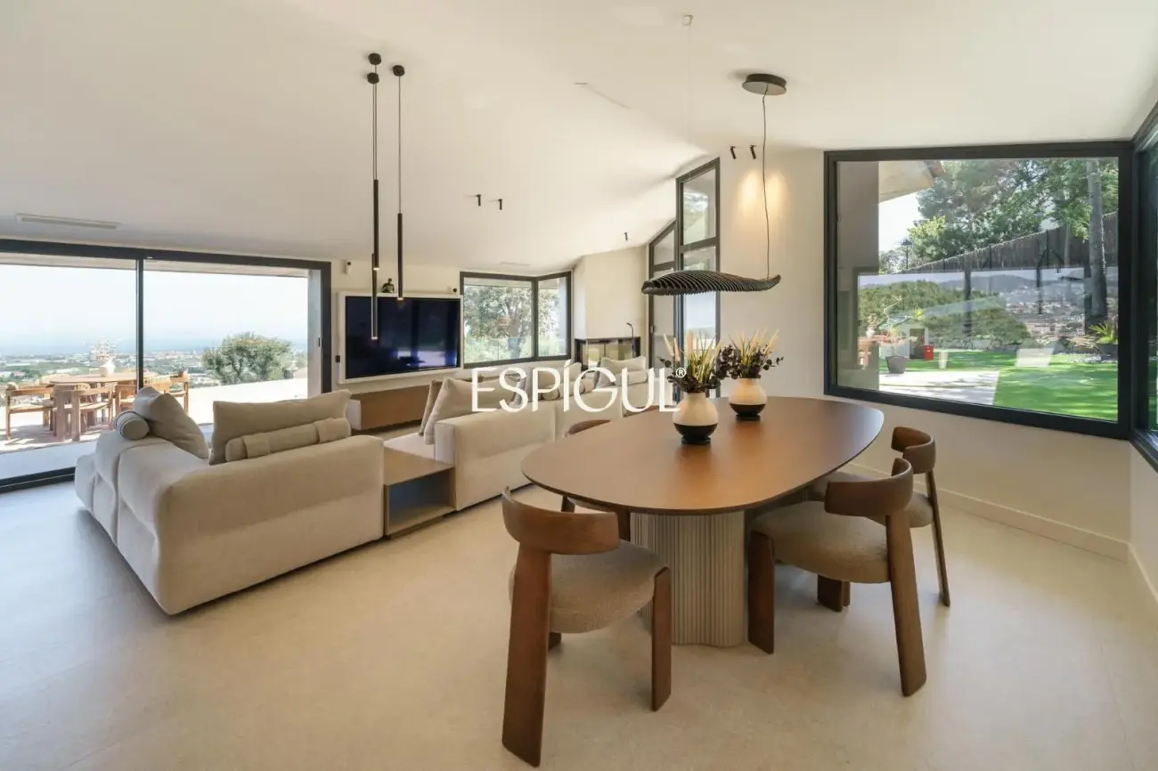 Residència exclusiva d’alt standing amb vistes panoràmiques a Premià de Dalt.