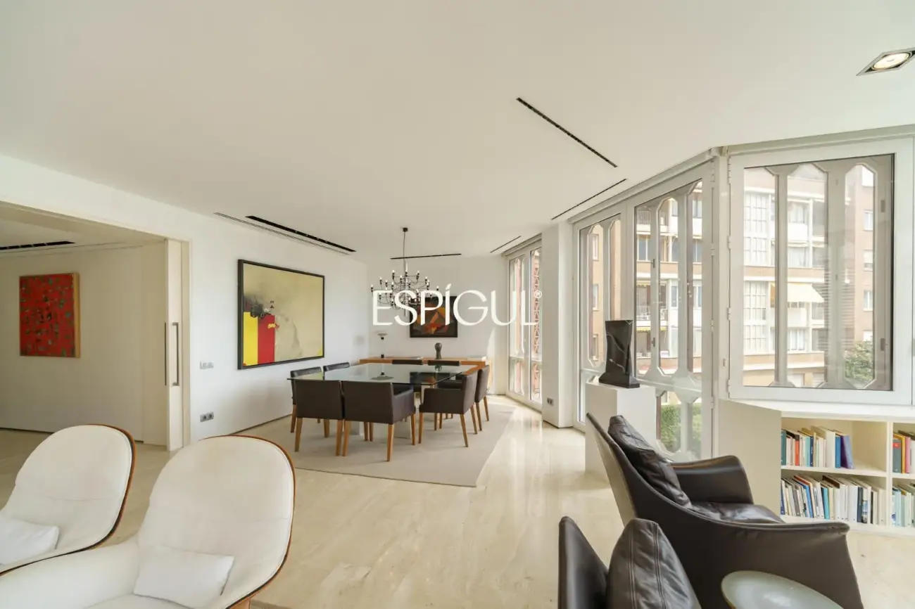 Résidence d&rsquo;exception à Pedralbes : architecture radiale et intimité absolue