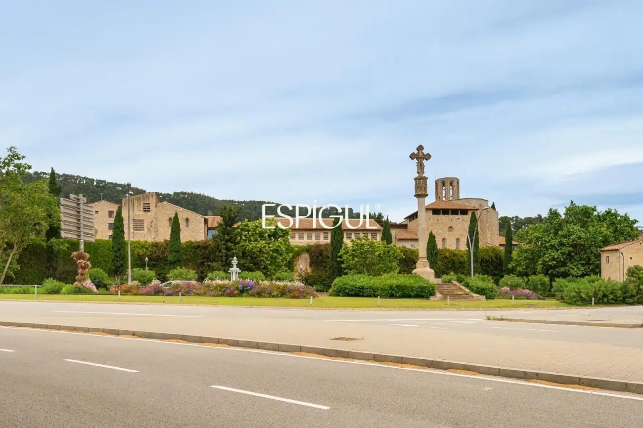 Résidence d&rsquo;exception à Pedralbes : architecture radiale et intimité absolue