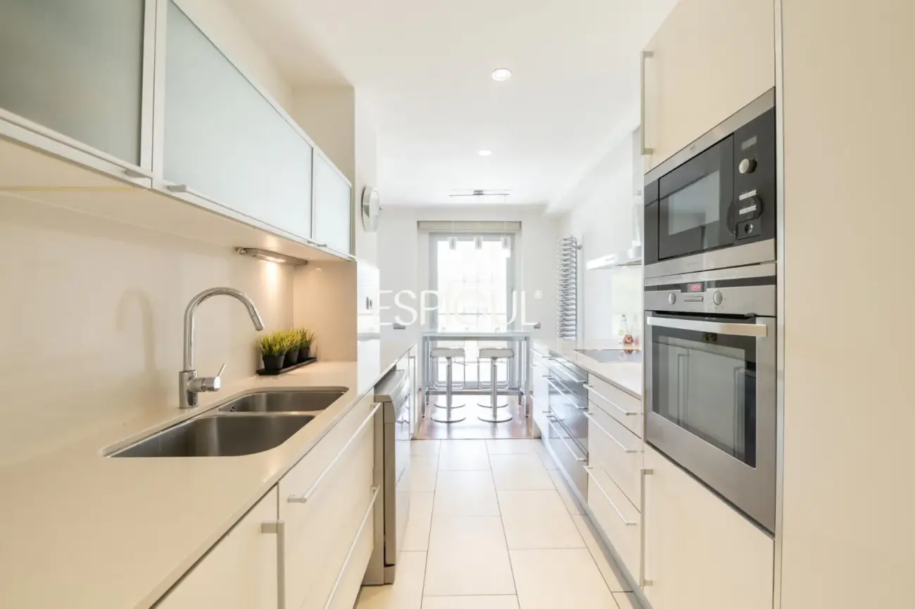 Piso con gran terraza, piscina comunitaria, y 4 dormitorios en Volpelleres