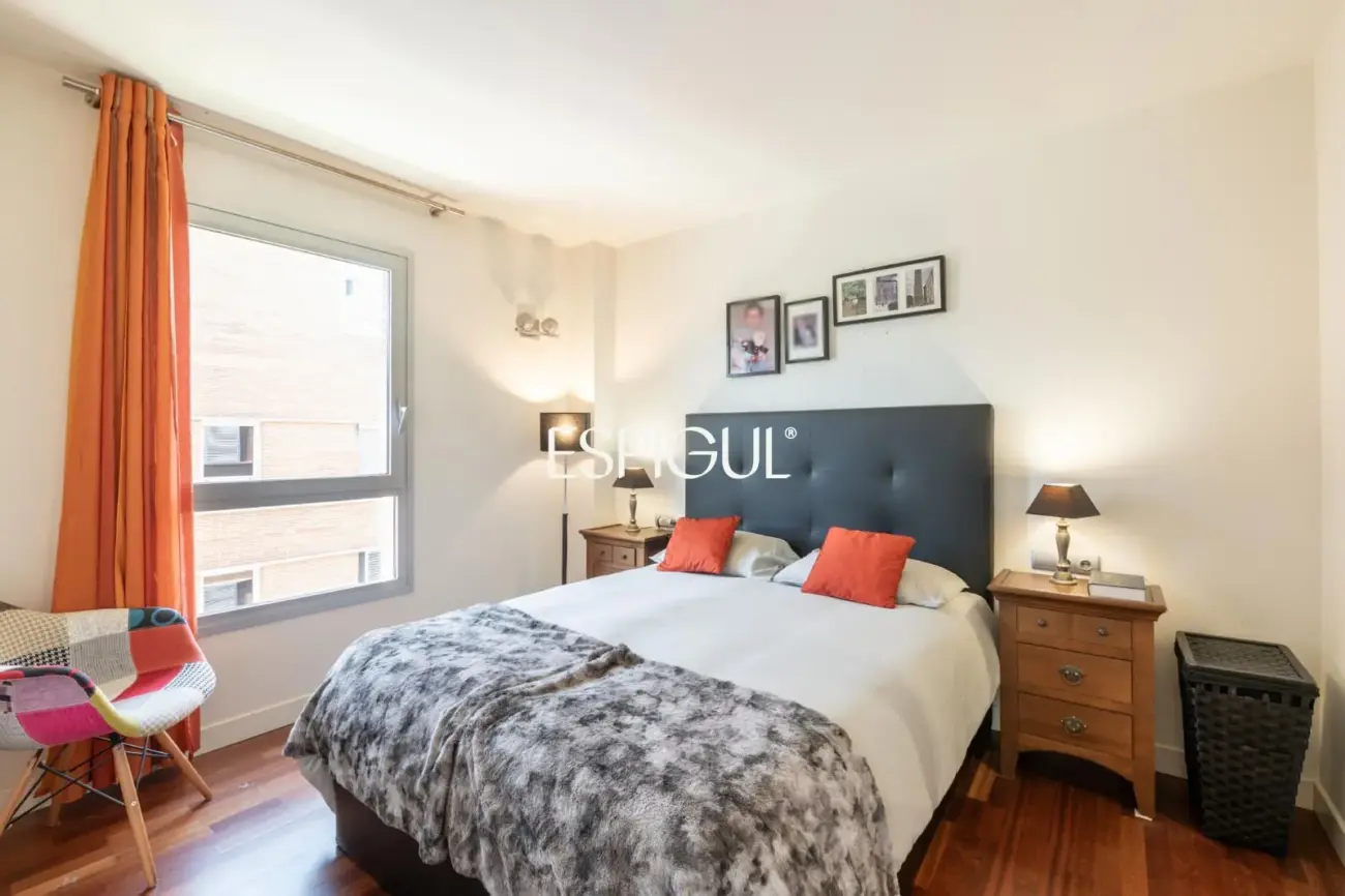 Piso con gran terraza, piscina comunitaria, y 4 dormitorios en Volpelleres