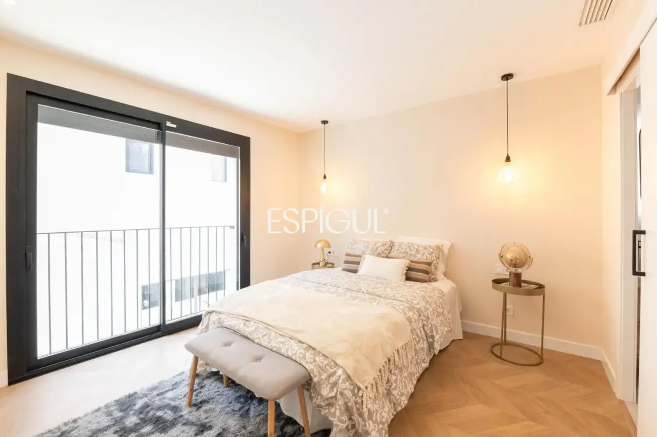 Luxury apartment with private terrace and pool in Sants