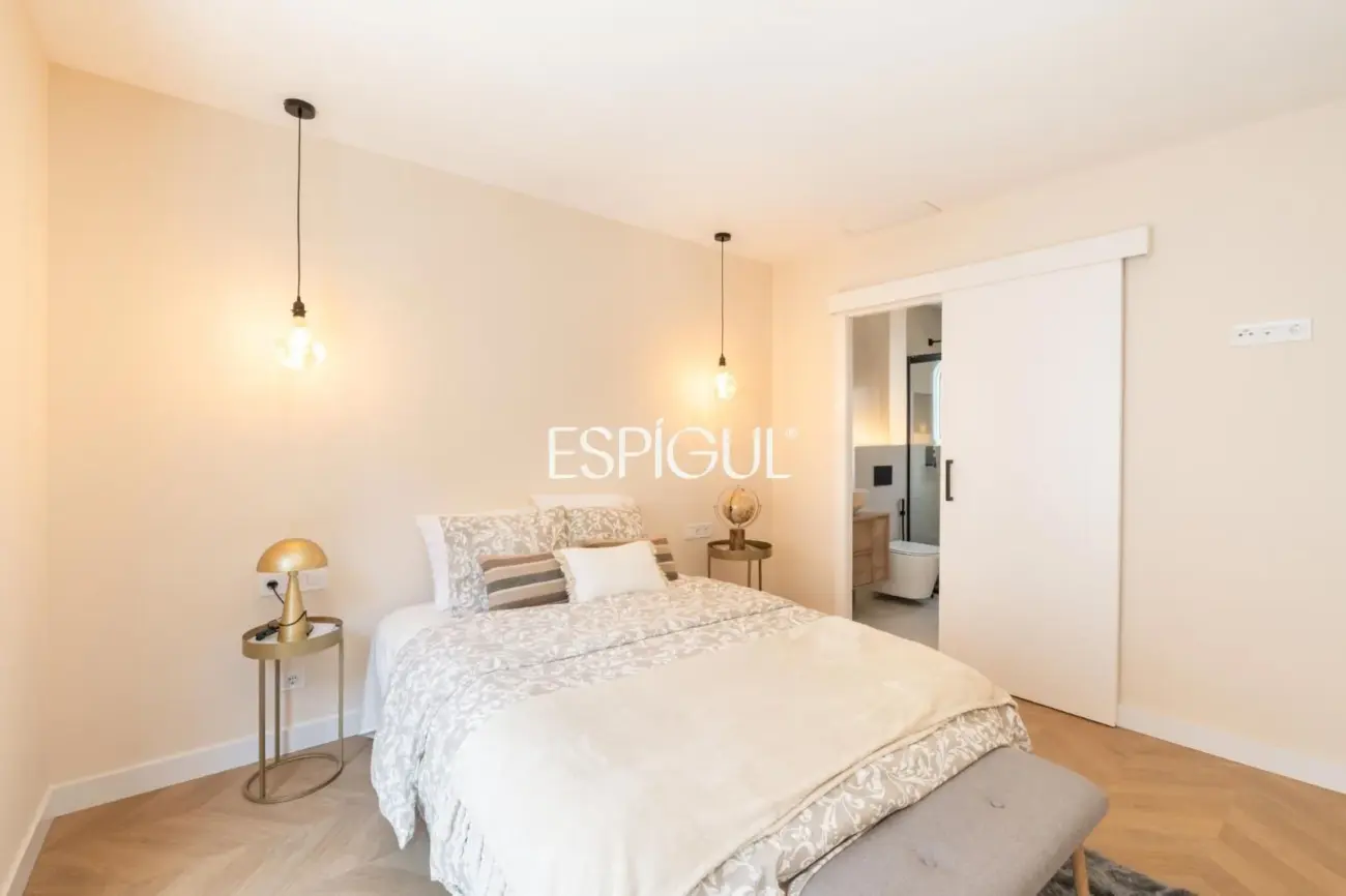 Luxury apartment with private terrace and pool in Sants