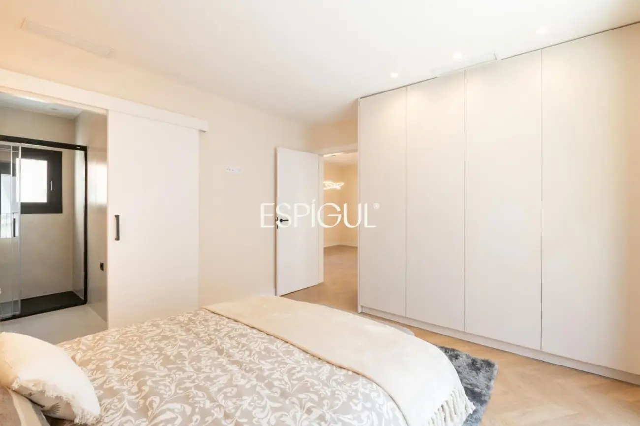 Luxury apartment with private terrace and pool in Sants