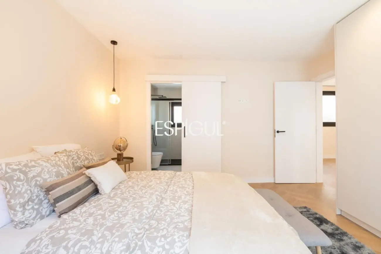 Luxury apartment with private terrace and pool in Sants