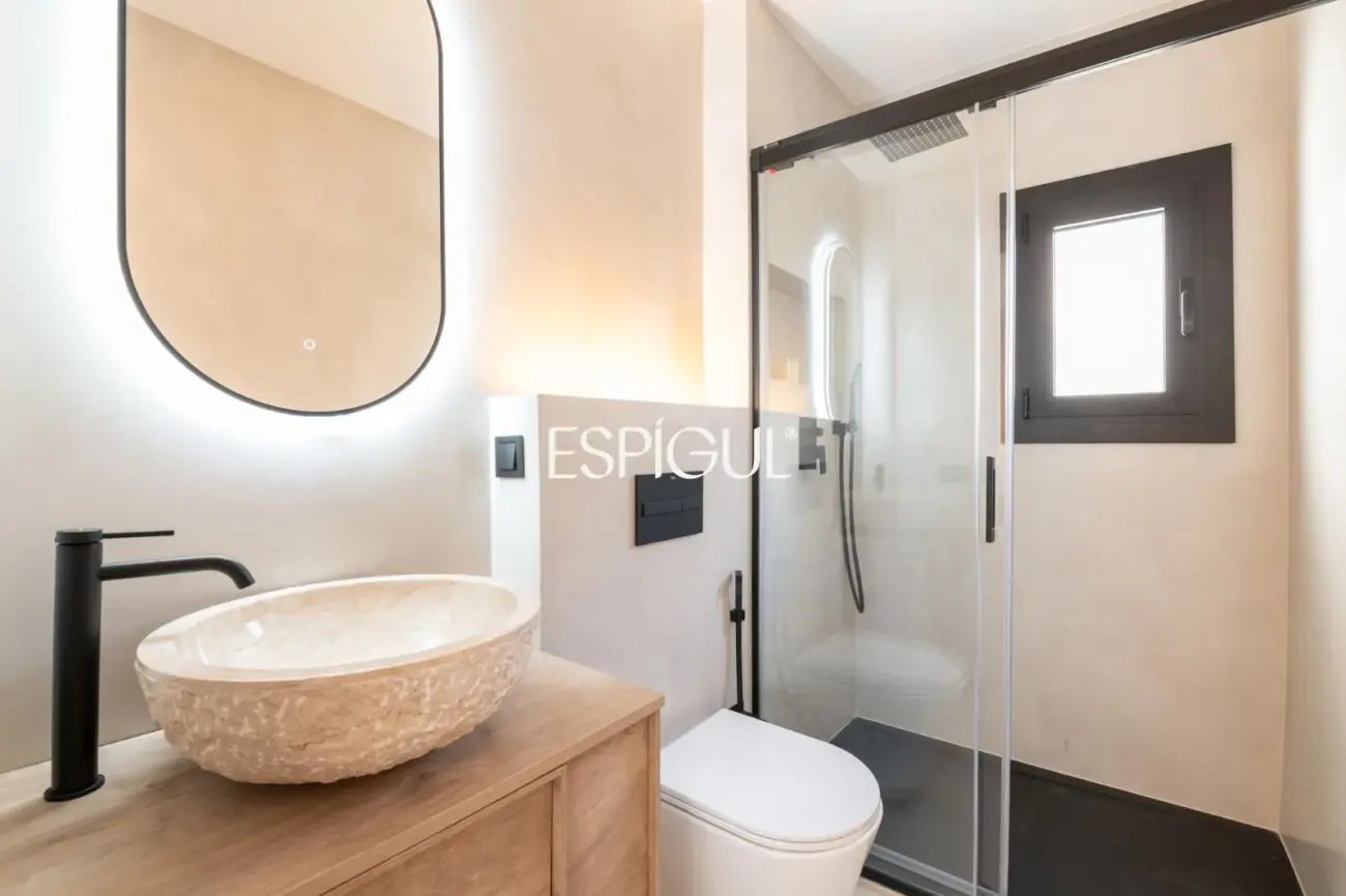 Luxury apartment with private terrace and pool in Sants
