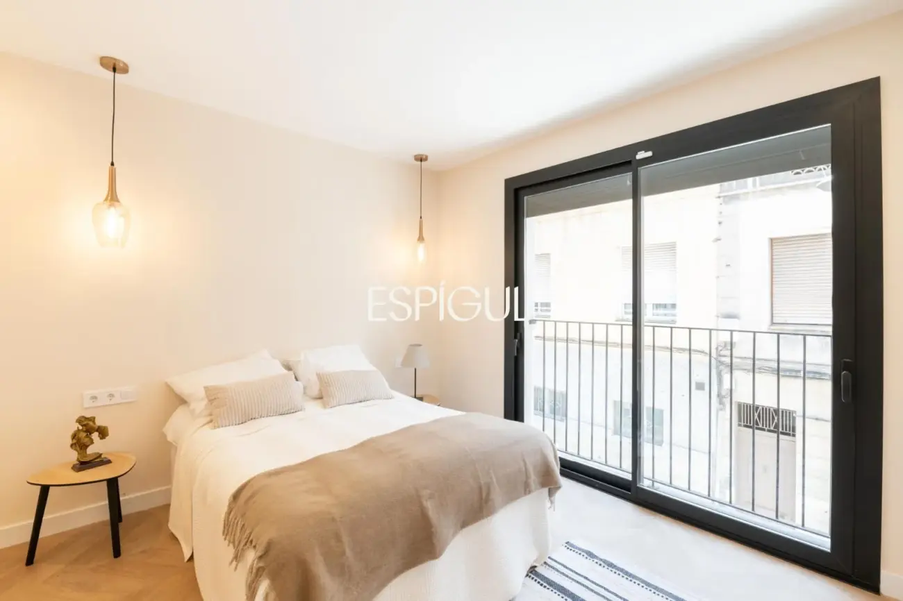 Luxury apartment with private terrace and pool in Sants