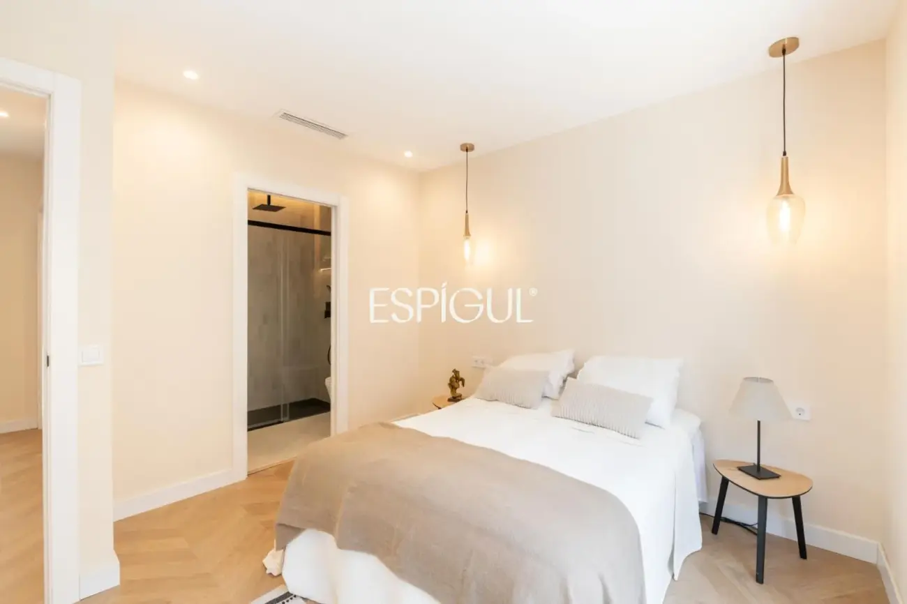 Luxury apartment with private terrace and pool in Sants
