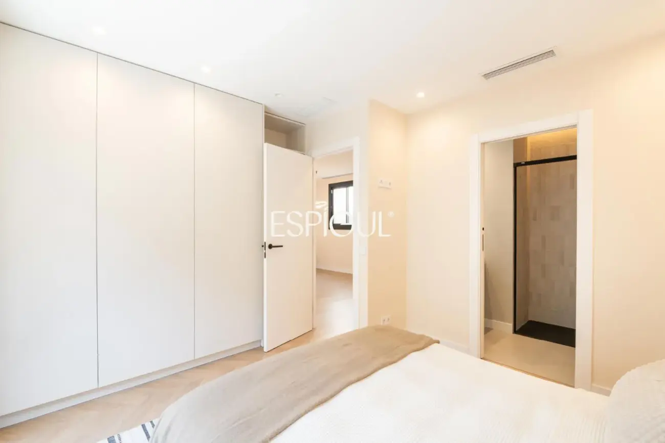 Luxury apartment with private terrace and pool in Sants
